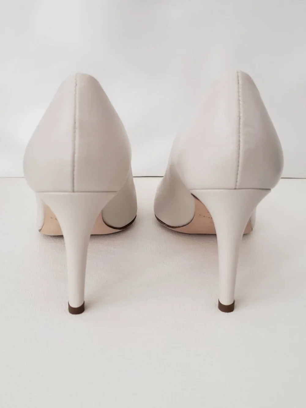 Bruno Magli Telma Bone Leather Pumps Made in Italy Pointed Toe Size 6